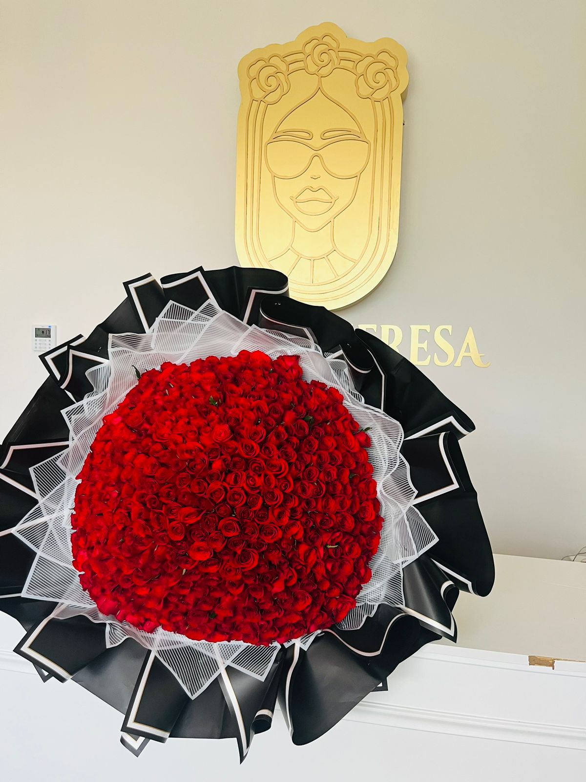 Ramo de 400 rosas rojas premium con papel coreano y listón