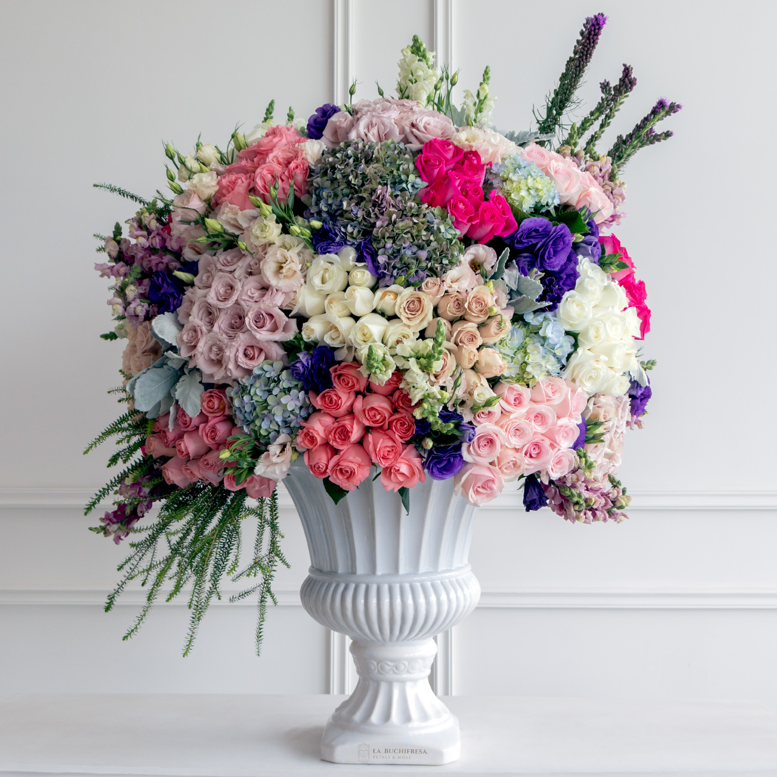 Arreglo de 250 rosas de colores pastel premium con lisianthus