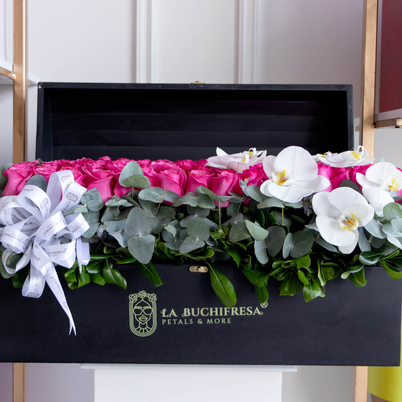 Arreglo ede 220 rosas fucsias premium