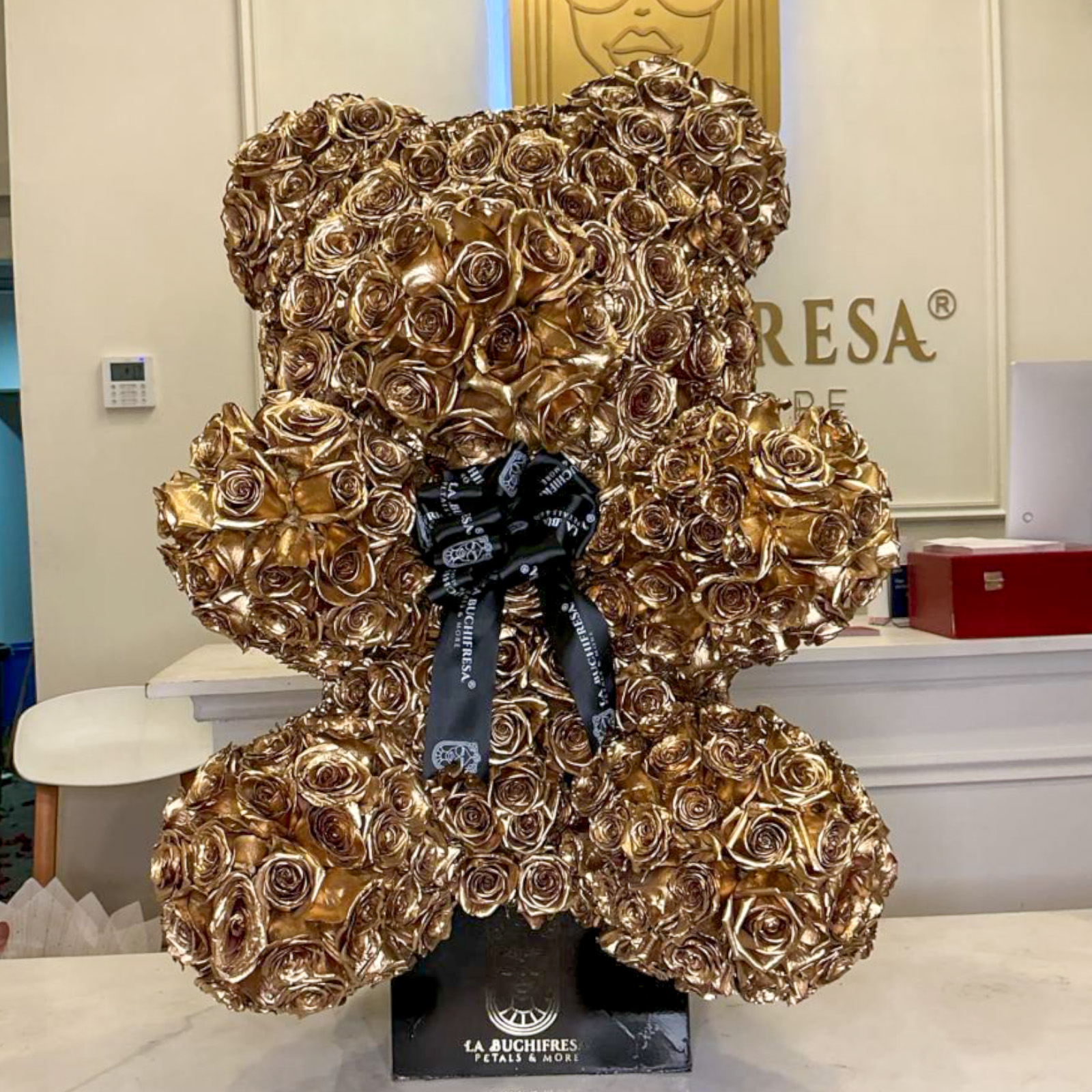 Oso GOLDEN BOY 500 rosas doradas