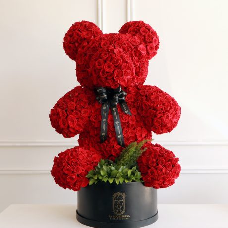 Escultura de oso con 1200 rosas rojas premium en round box black