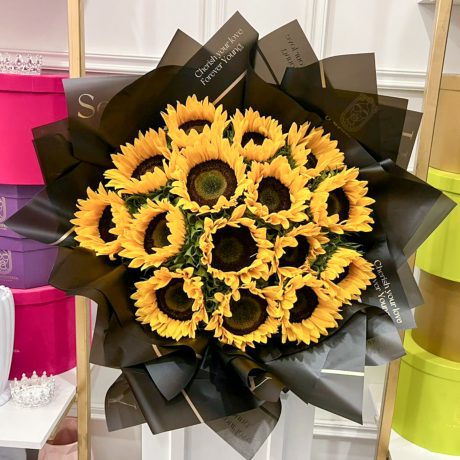 Ramo de 15 girasoles premium envuelto en papel coreano y liston